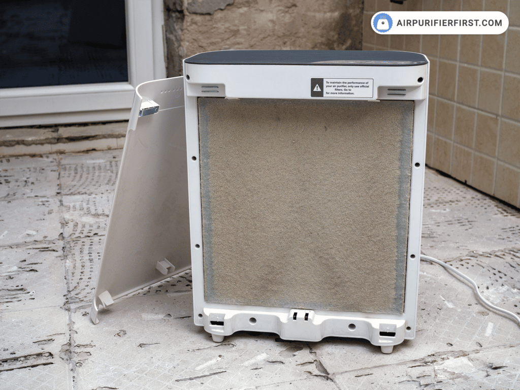 This is what the filter looks like after using the air purifier for some time in a very dusty environment.