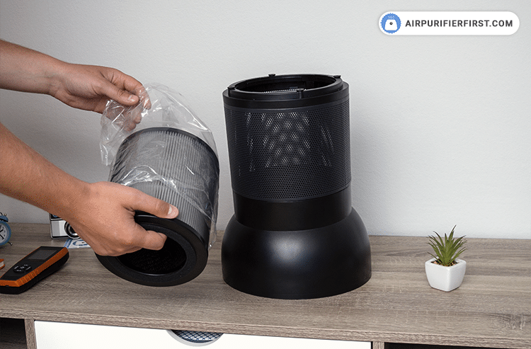 Prepare the new filter, unpack it, then insert it into the appliance and close the lid.